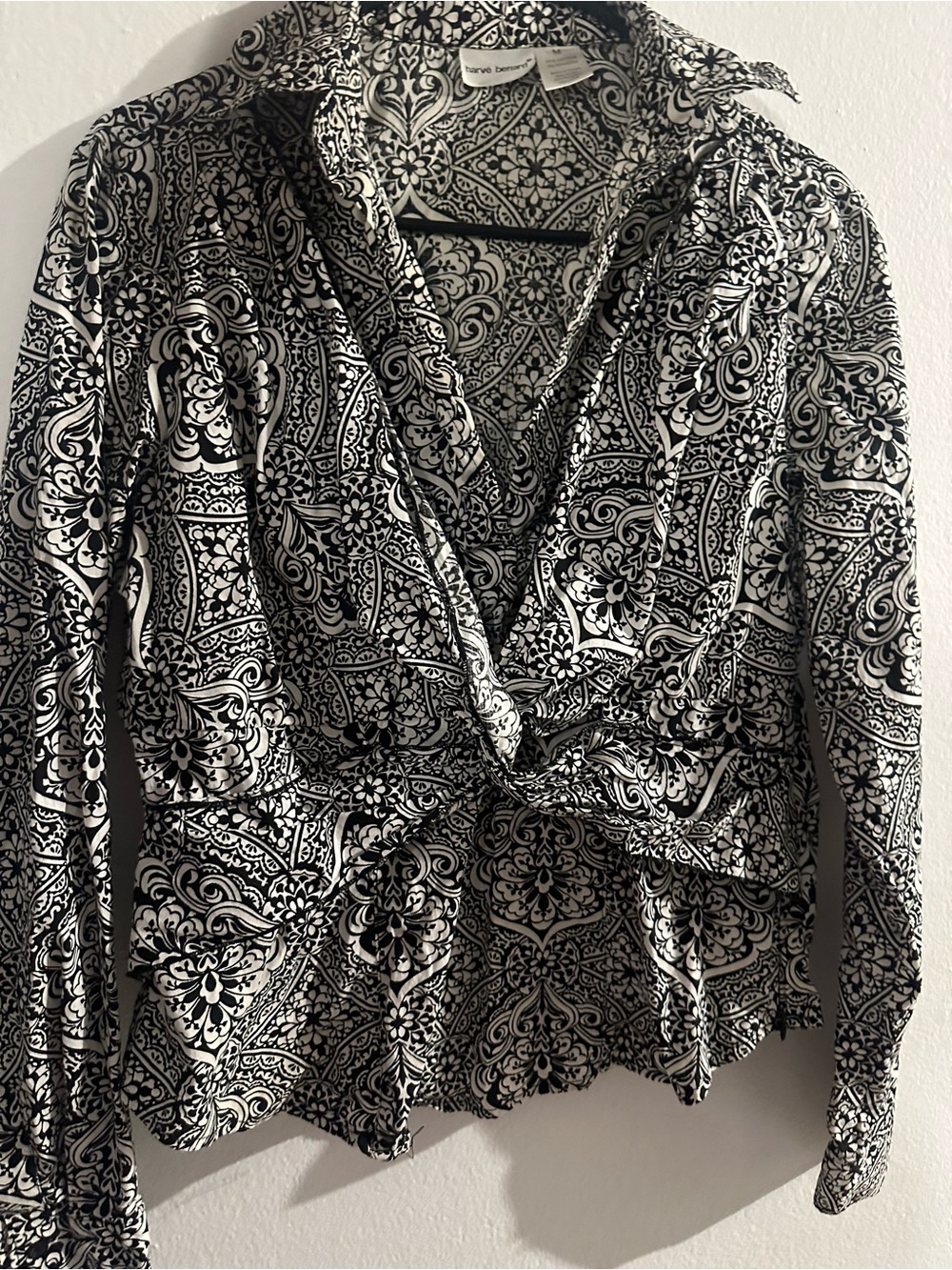 Harve Benard Black & White Printed Button-Down Twist Front Top